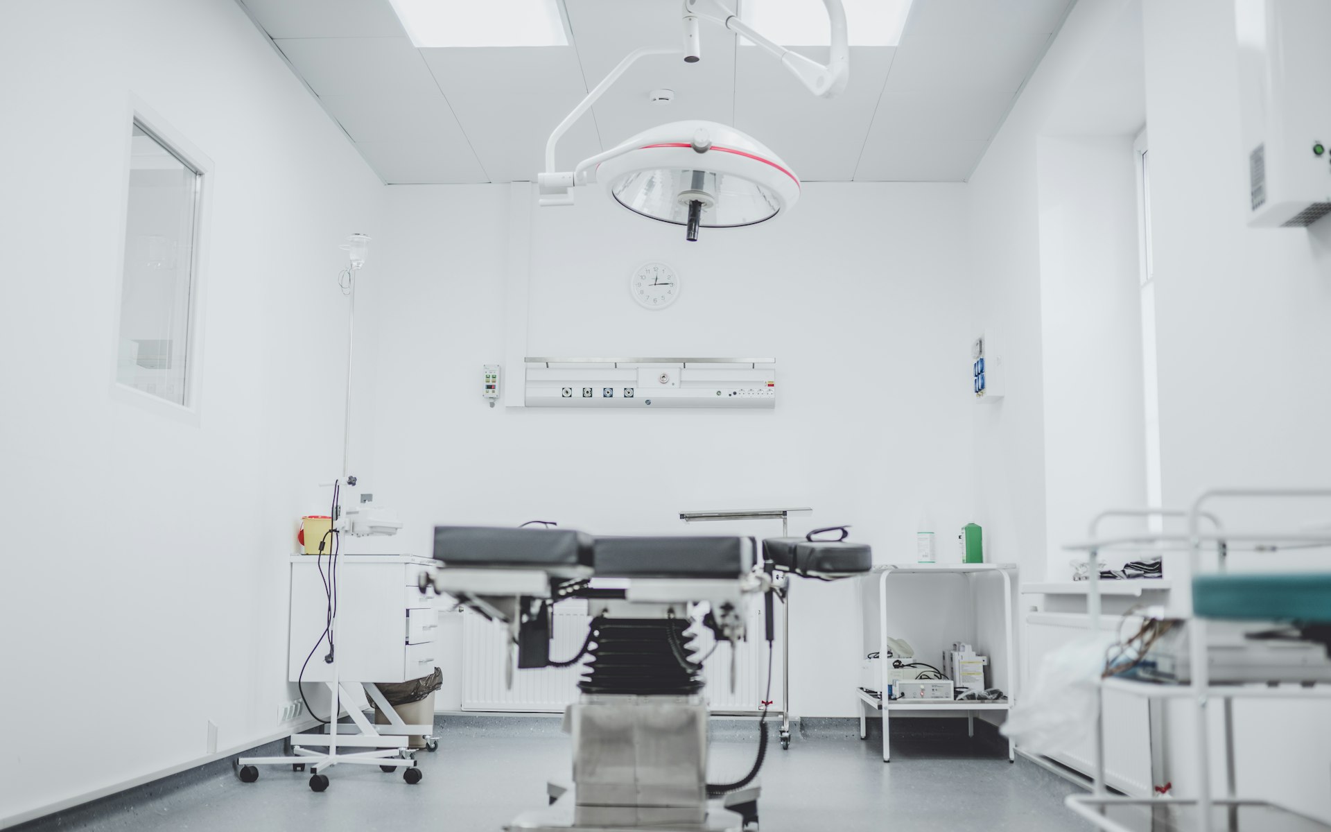 Medical Practice Loans for Clinics, Dentists and Allied Health – Clinic room with medical equipment