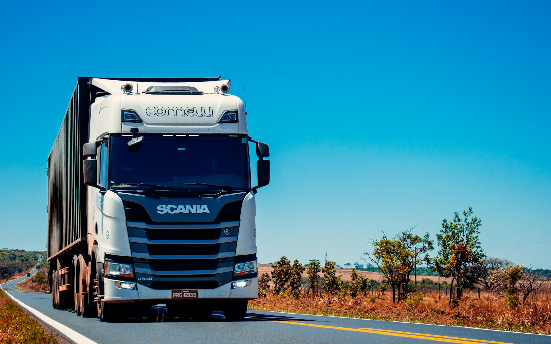 Trailer Finance for Australian Businesses – Prime mover on an open road